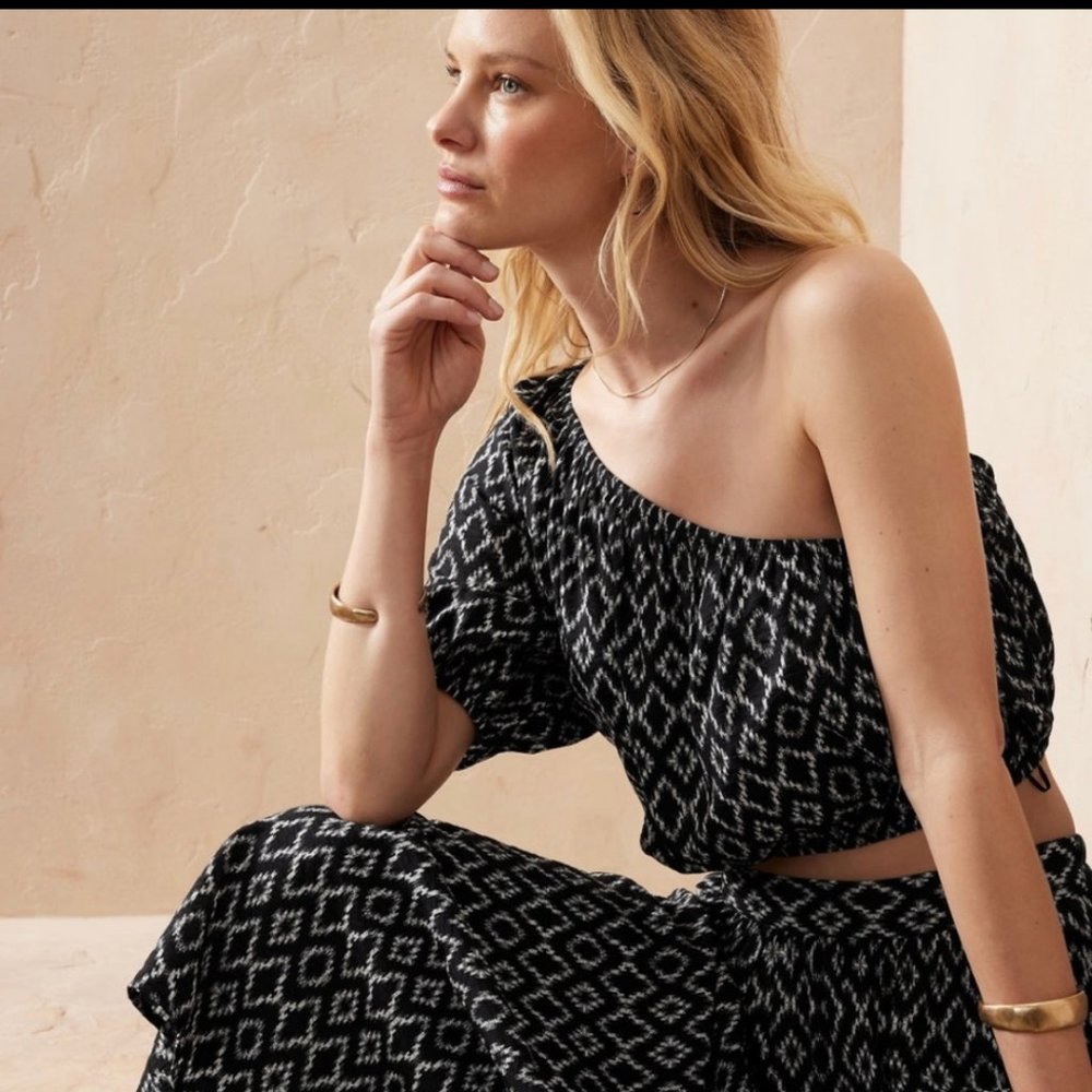 Banana Republic One Shoulder Crop Top